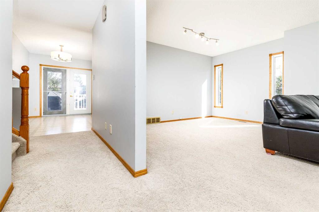 Fifth View of 49 Rutledge Crescent E, Rosedale Estates, Red Deer, Alberta, T4P 3K2