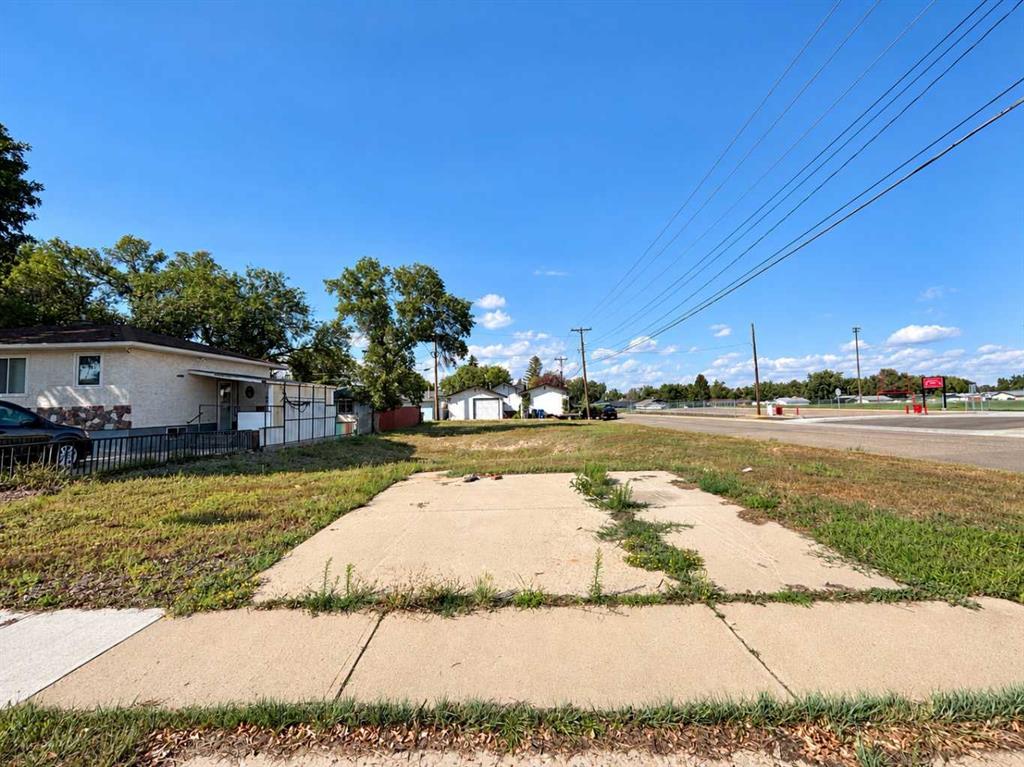 Main View of 178 9 Street NE, Northeast Crescent Heights, Medicine Hat, Alberta, T1A5S3