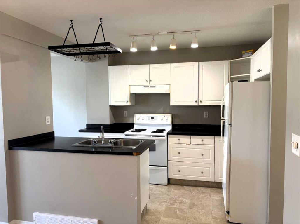 Fourth View of 10, 6300 Orr Drive , Oriole Park West, Red Deer, Alberta, T4P 3T6
