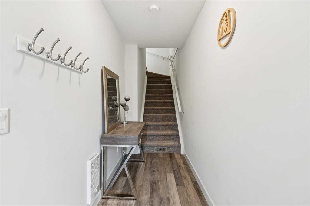 Third View of 108, 11 Evanscrest Mews NW, Evanston, Calgary, Alberta, T3P 0Y1