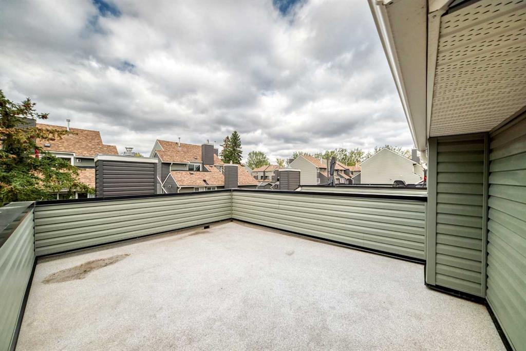 MLS® listing #115670145 for sale located at 225, 33 Glamis Green SW