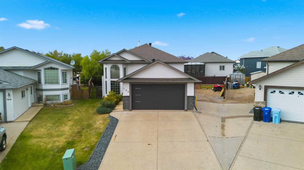 Second View of 124 DICKEY Bay , Timberlea, Fort McMurray, Alberta, T9K 2N3