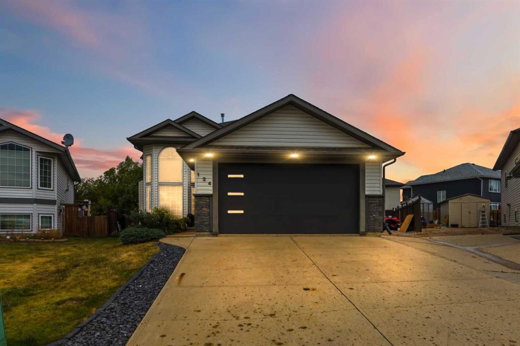 Third View of 124 DICKEY Bay , Timberlea, Fort McMurray, Alberta, T9K 2N3