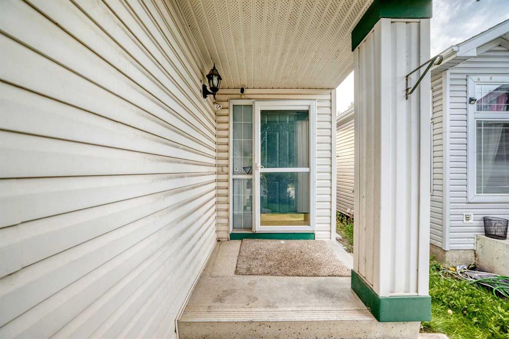 Fifth View of 216 Mt Apex Green SE, McKenzie Lake, Calgary, Alberta, T2Z3B9