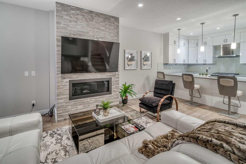 Third View of 3, 2428 30 Street SW, Killarney/Glengarry, Calgary, Alberta, T3E 2M1