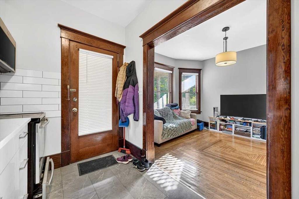 Fourth View of 614 23 Avenue SW, Cliff Bungalow, Calgary, Alberta, T2S0J7