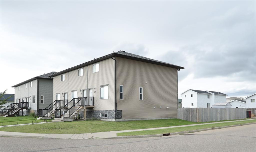 347 17 Street E, A2344870, Alberta,