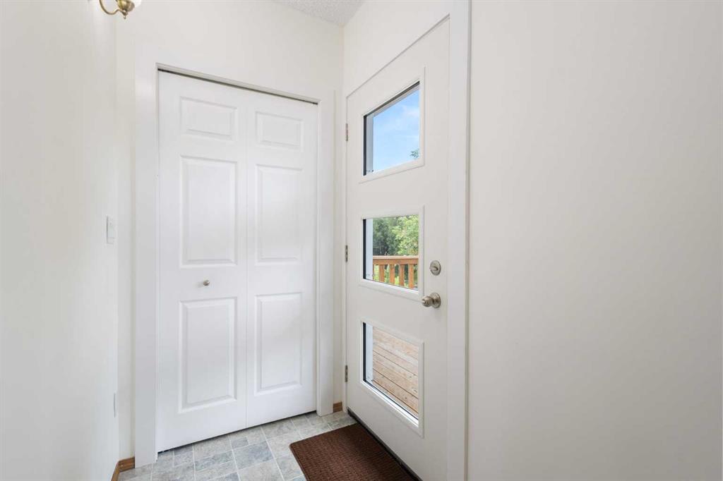 Fifth View of 1312 48 Avenue NW, North Haven, Calgary, Alberta, T2K 5Y3