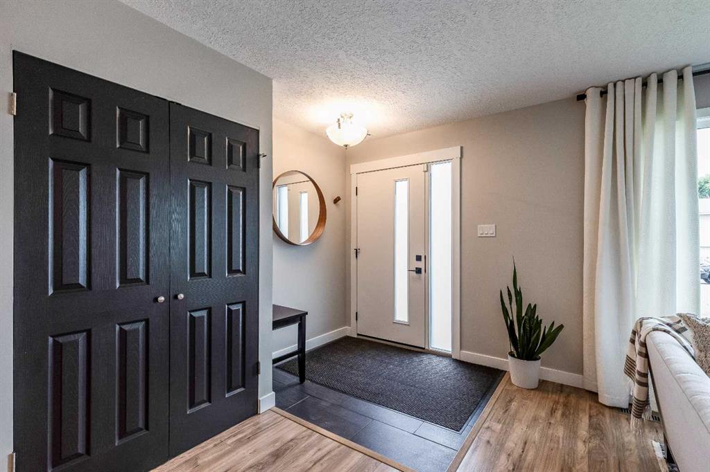 Fifth View of 339 19 Street NE, Northeast Crescent Heights, Medicine Hat, Alberta, T1B 1B2