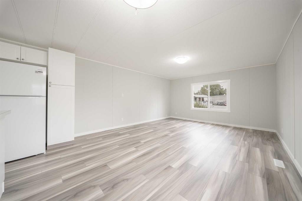 Third View of 57, 6220 17 Avenue , Red Carpet, Calgary, Alberta, T2A 0W6