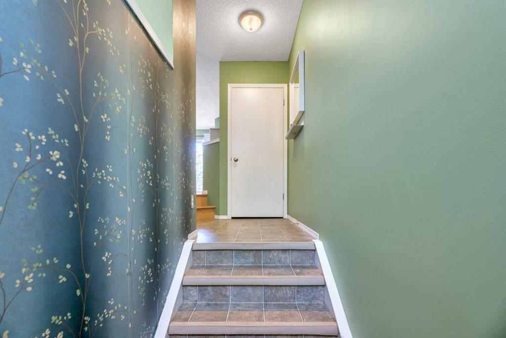 Fifth View of 101 Tuscany Springs Gardens NW, Tuscany, Calgary, Alberta, T3L 2R4