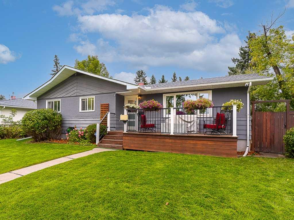 Main View of 44 Winchester Crescent SW, Westgate, Calgary, Alberta, T3C 2T8