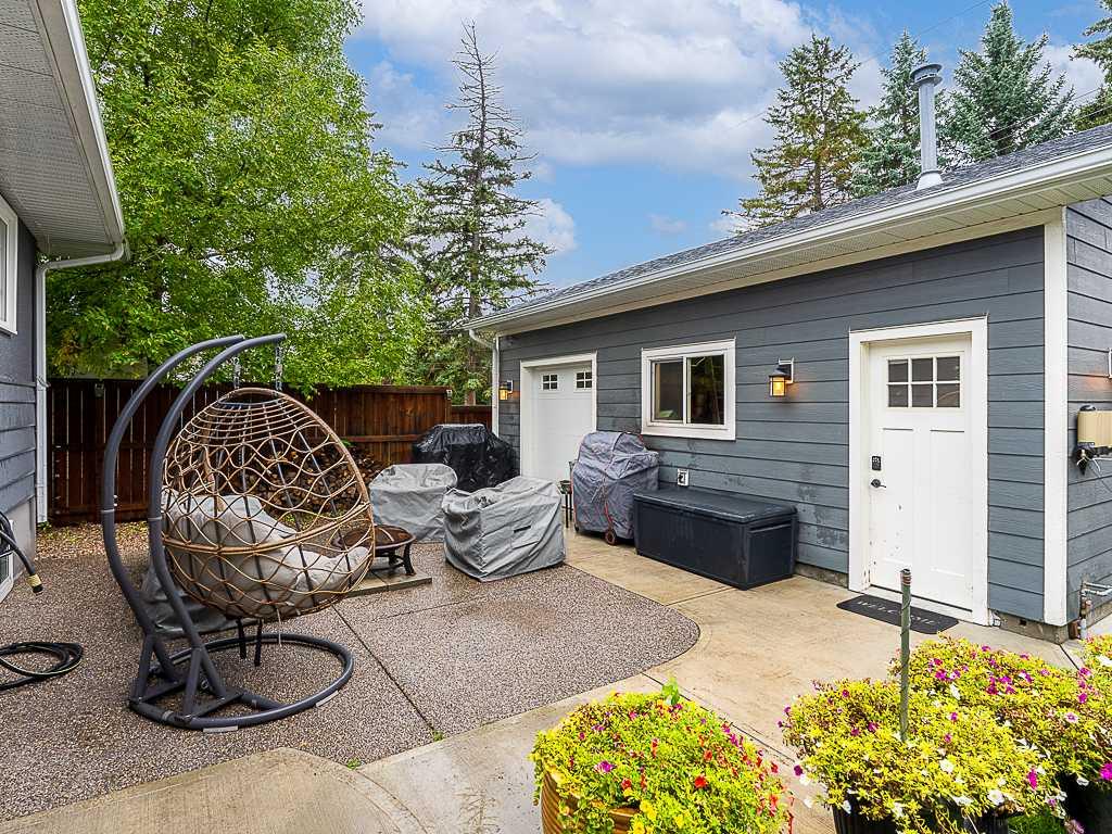 Fifth View of 44 Winchester Crescent SW, Westgate, Calgary, Alberta, T3C 2T8
