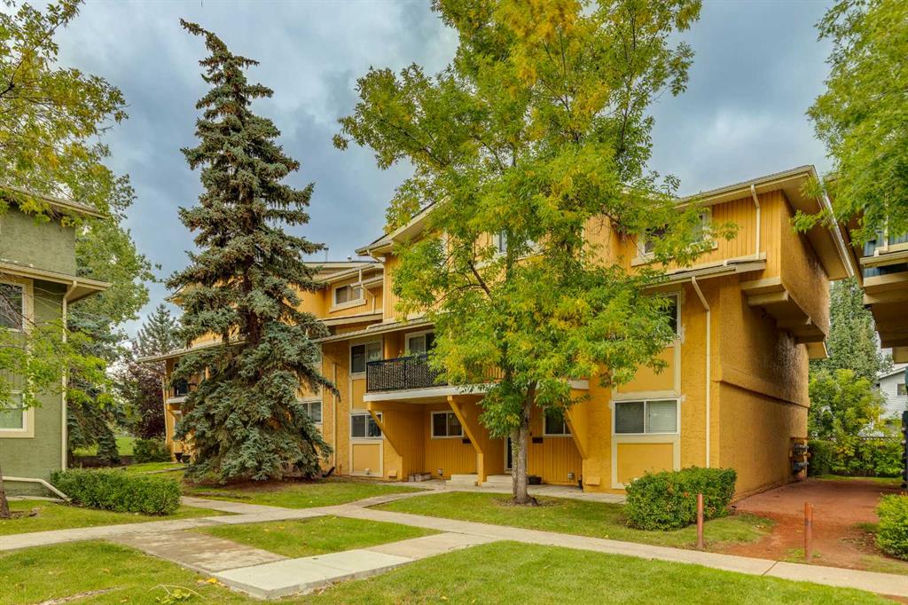 103, 2200 Woodview Drive SW, A2345358, Alberta,