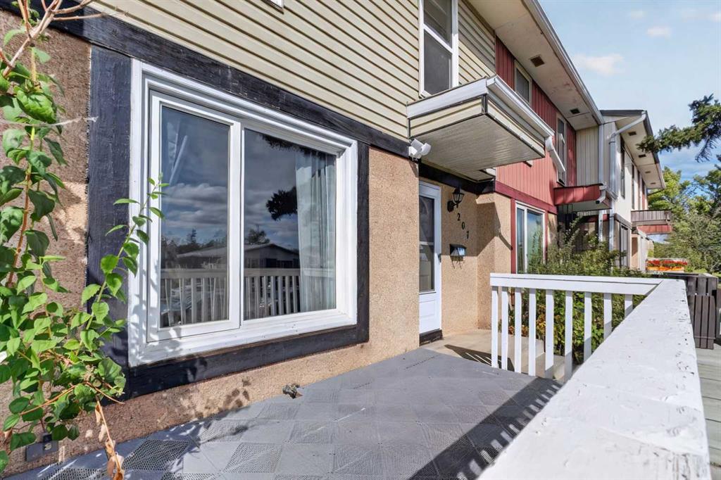 Third View of 207 Penworth Drive SE, Penbrooke Meadows, Calgary, Alberta, T2A 5E2