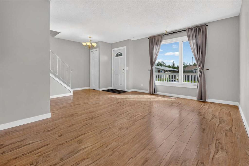 Fifth View of 207 Penworth Drive SE, Penbrooke Meadows, Calgary, Alberta, T2A 5E2