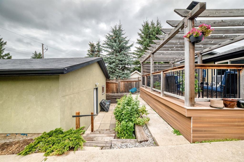 Third View of 4824 41 Avenue SW, Glamorgan, Calgary, Alberta, T3E 1H1