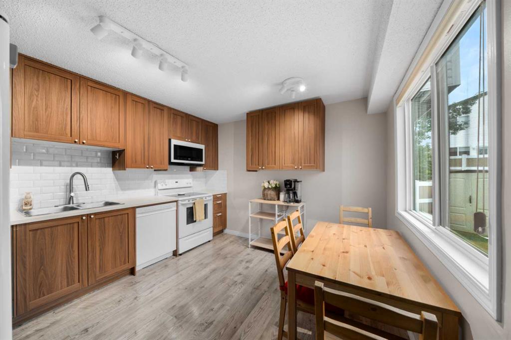 Third View of 113, 5103 35 Avenue SW, Glenbrook, Calgary, Alberta, T3E 6L9