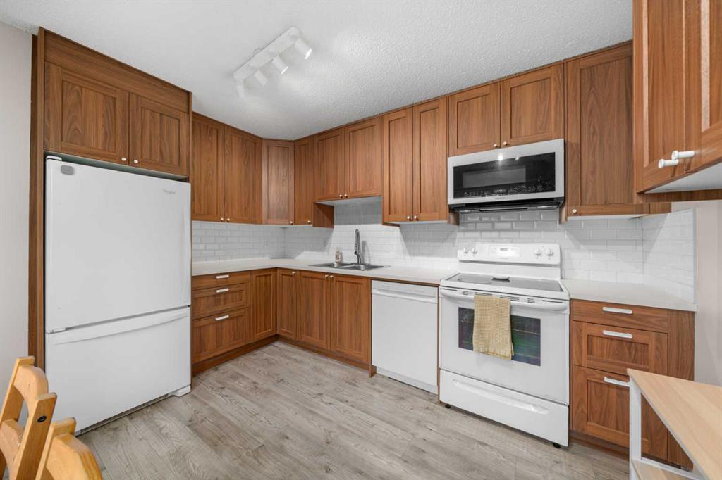 Fifth View of 113, 5103 35 Avenue SW, Glenbrook, Calgary, Alberta, T3E 6L9