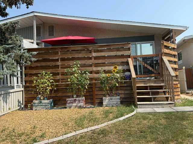 36 Newcastle Green , A2345572, Alberta,