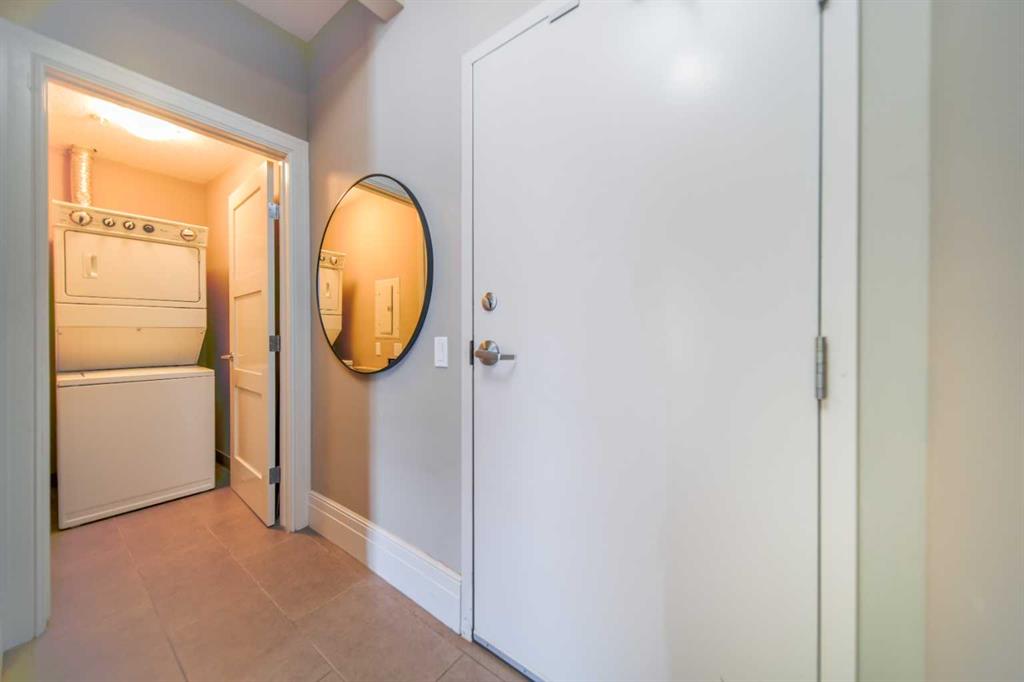 Fourth View of 208, 518 33 Street NW, Parkdale, Calgary, Alberta, T2N2W4