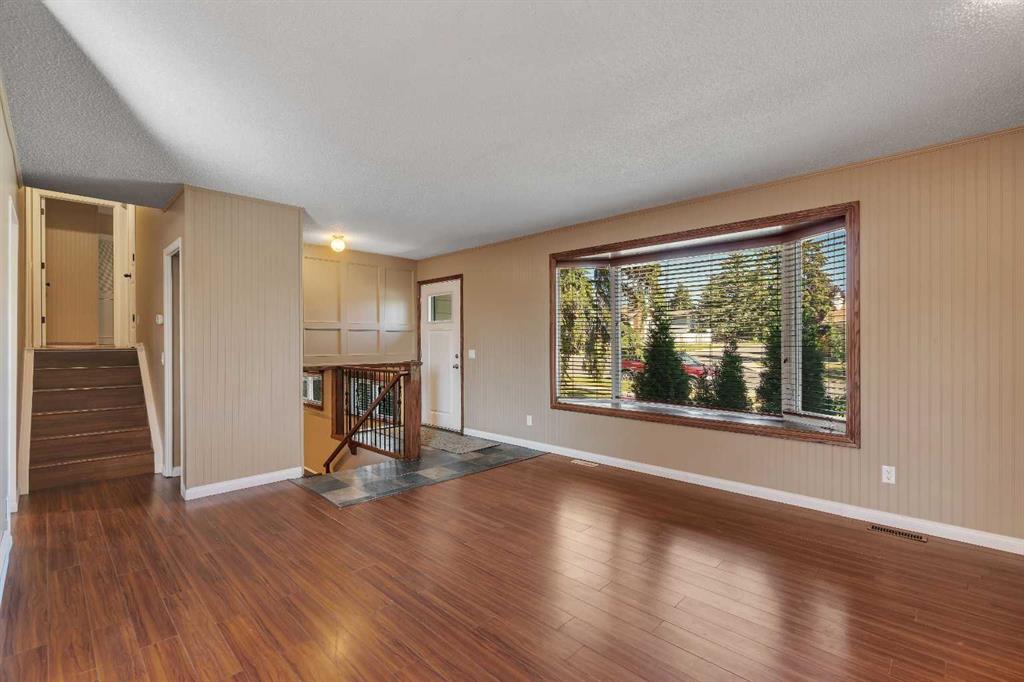 Fourth View of 335 Queensland Drive SE, Queensland, Calgary, Alberta, T2J 3R6