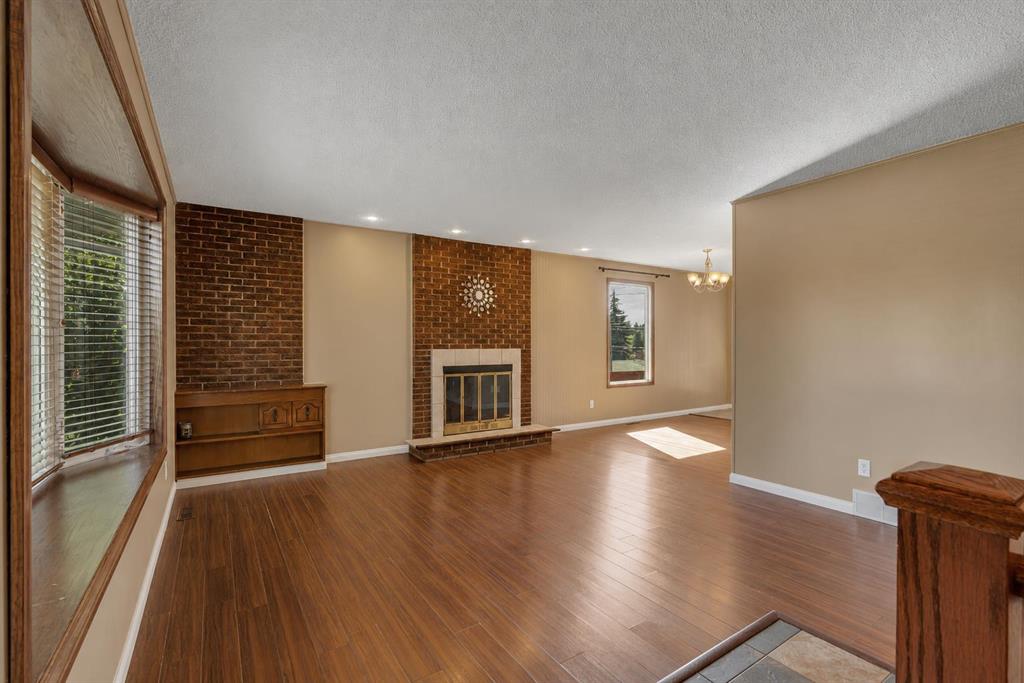Fifth View of 335 Queensland Drive SE, Queensland, Calgary, Alberta, T2J 3R6