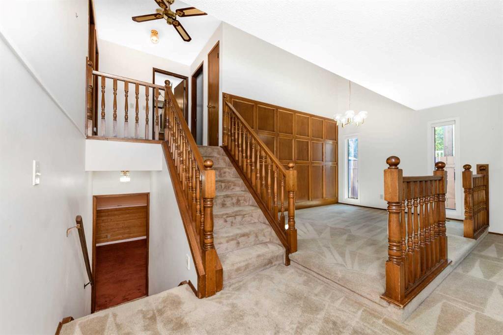 Fifth View of 16 DEERSAXON Circle SE, Deer Run, Calgary, Alberta, T2J 6R5