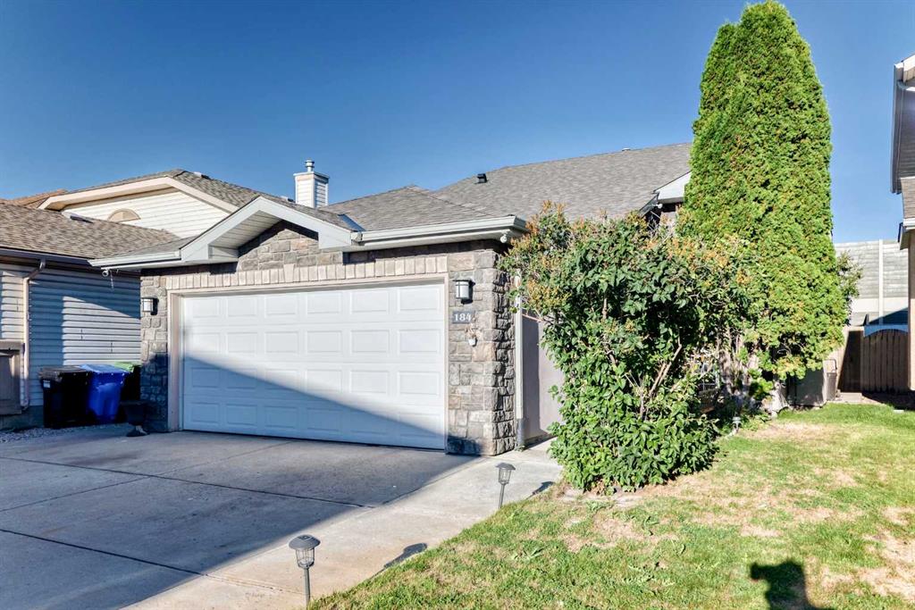 Third View of 184 Douglas Ridge Green SE, Douglasdale/Glen, Calgary, Alberta, T2Z 2T4