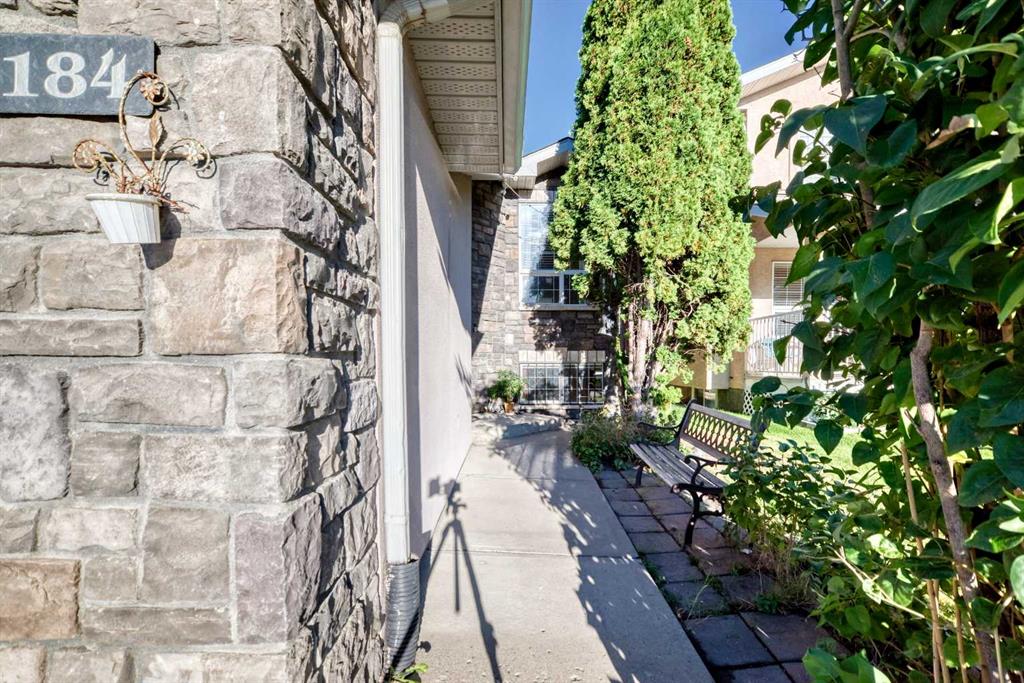 Fourth View of 184 Douglas Ridge Green SE, Douglasdale/Glen, Calgary, Alberta, T2Z 2T4