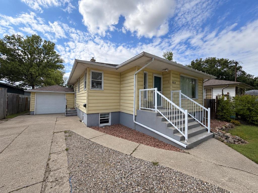 824 5 Street S, A2345820, Alberta,