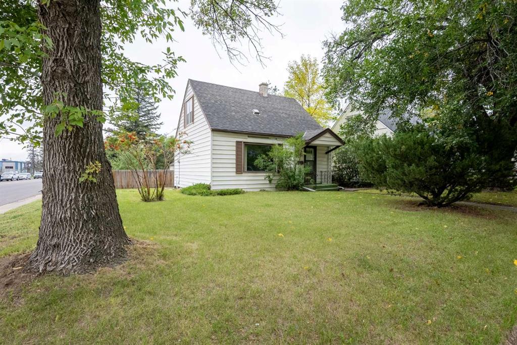 Second View of 502 12 Street N, Senator Buchanan, Lethbridge, Alberta, T1H 2G8