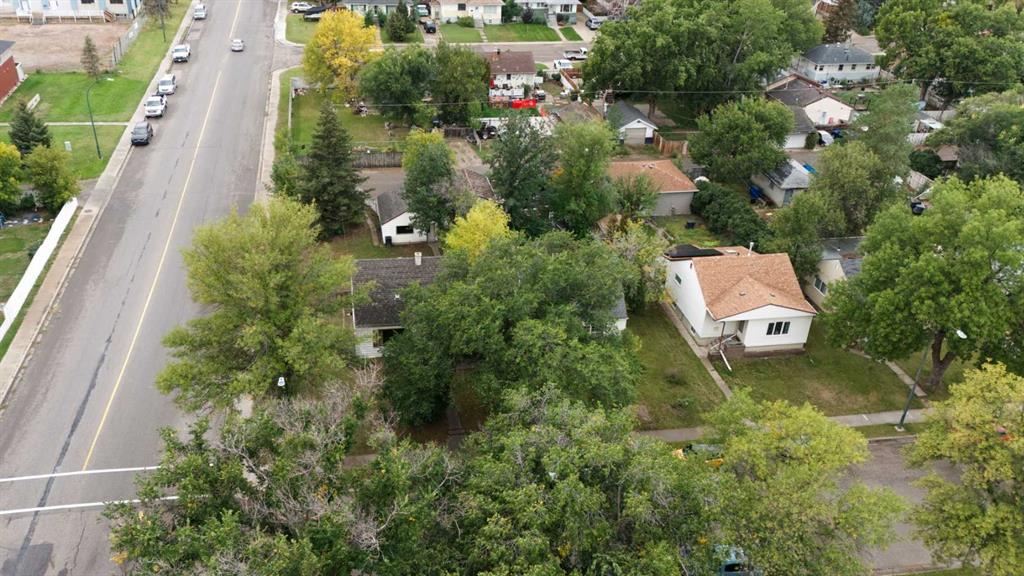 Fourth View of 502 12 Street N, Senator Buchanan, Lethbridge, Alberta, T1H 2G8