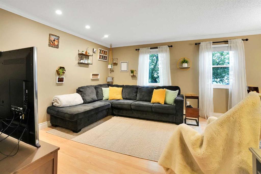 Third View of 158 Rundleview Close NE, Rundle, Calgary, Alberta, T1Y 1J1