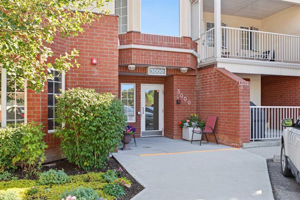 Third View of #, 3308 Sienna Park Green SW, Signal Hill, Calgary, Alberta, T3H 3N7