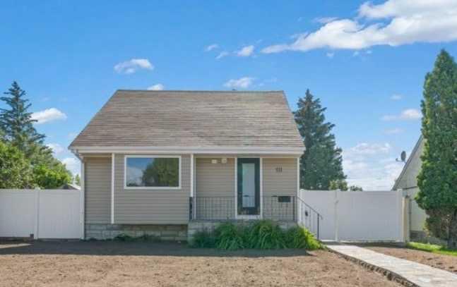 111 10 Street SW, A2346031, Alberta,