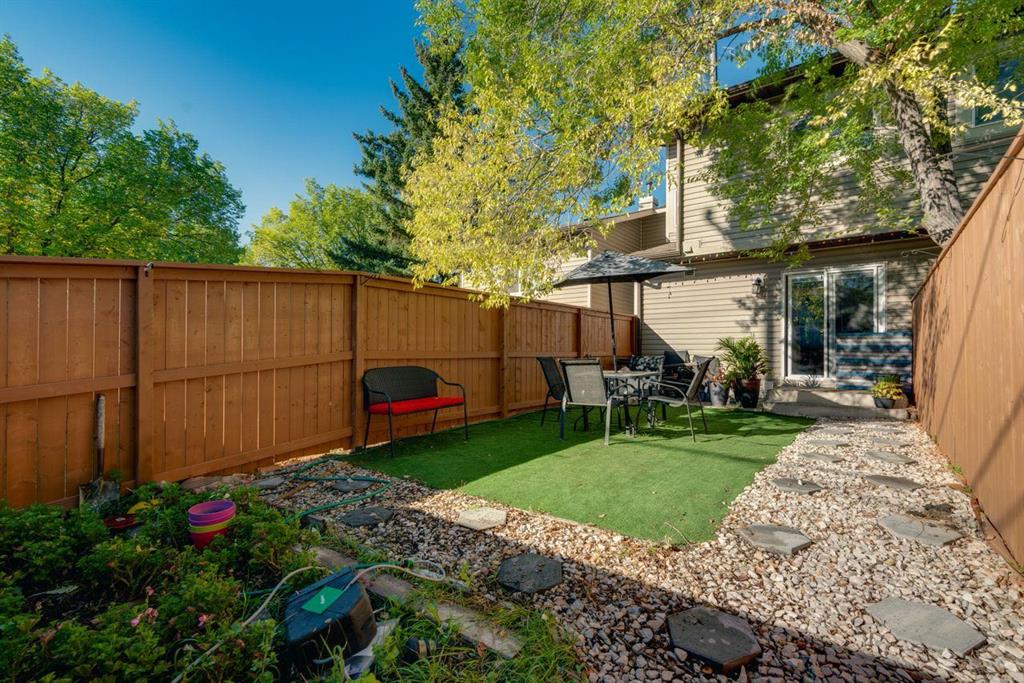Fifth View of 17 Falshire Terrace NE, Falconridge, Calgary, Alberta, T2J 3B1