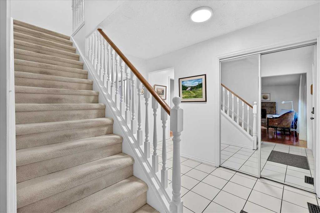 Fifth View of 1707 107 Avenue SW, Braeside, Calgary, Alberta, T2W 0C3