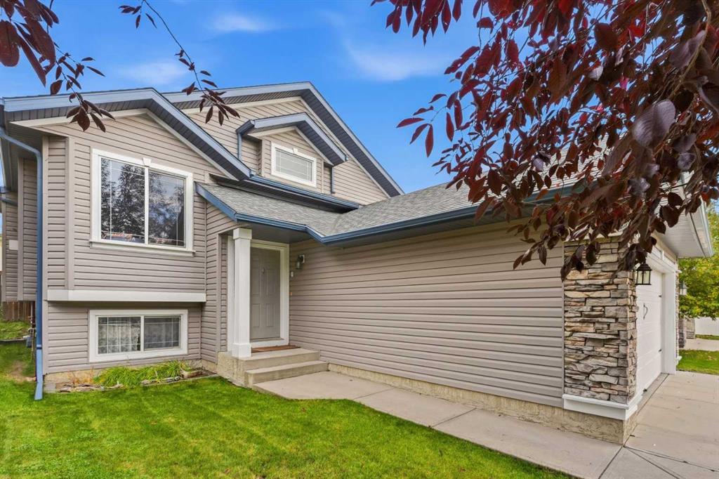 Third View of 141 Thornfield Close SE, Thorburn, Airdrie, Alberta, T4A2K8
