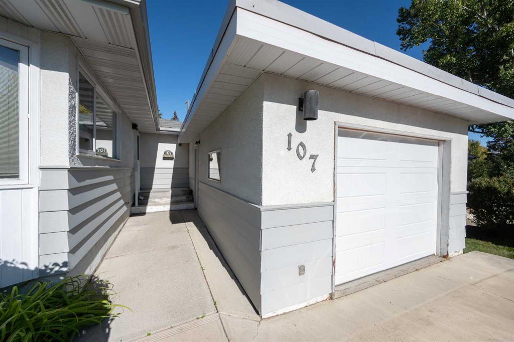 Fifth View of 107 Hallbrook Drive SW, Haysboro, Calgary, Alberta, T2V 3H8