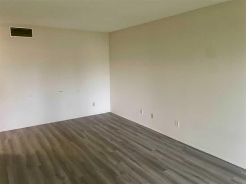 Third View of 107, 75 Temple Boulevard W, Varsity Village, Lethbridge, Alberta, T1K 5M2