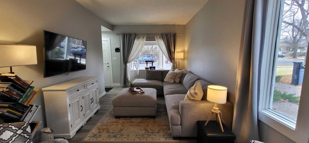 Fourth View of 726 12B Street N, Senator Buchanan, Lethbridge, Alberta, T1H 2L9