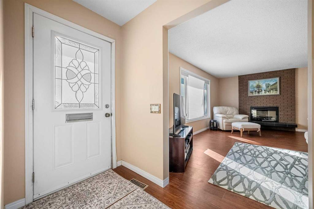 Fifth View of 244 Cantrell Drive SW, Canyon Meadows, Calgary, Alberta, T2W 2K6