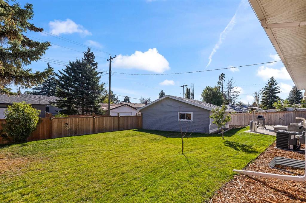 Fifth View of 128 Doverthorn Bay SE, Dover, Calgary, Alberta, T2B 2G3