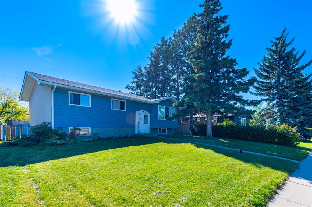 Third View of 823 Sabrina Road SW, Southwood, Calgary, Alberta, T2W 0P5