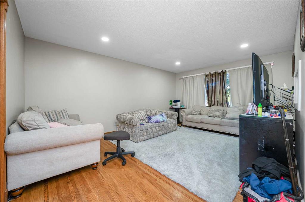Fourth View of 823 Sabrina Road SW, Southwood, Calgary, Alberta, T2W 0P5