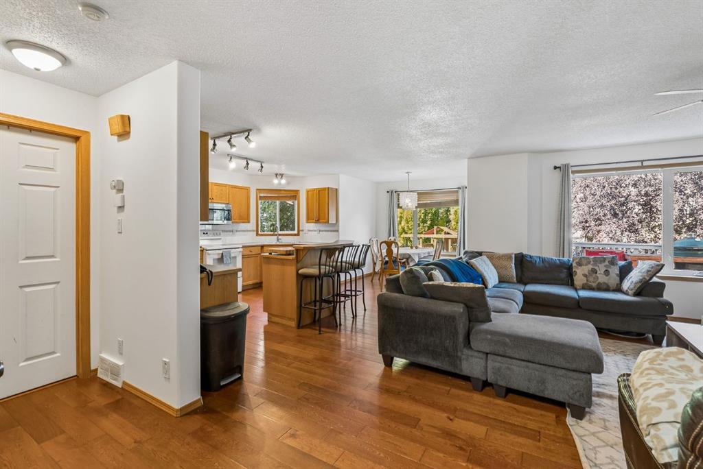 Fourth View of 8 Fairways Place NW, Fairways, Airdrie, Alberta, T4B 2R7