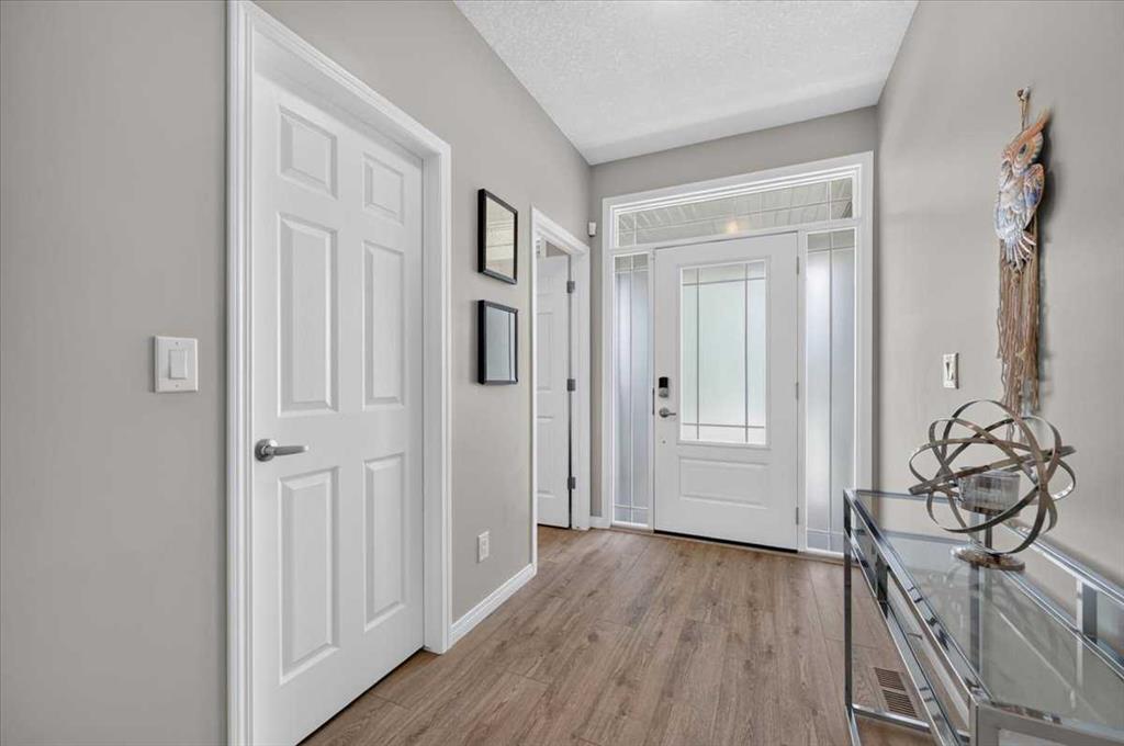Third View of 33 Yorkville Green SW, Yorkville, Calgary, Alberta, T2X 4J8
