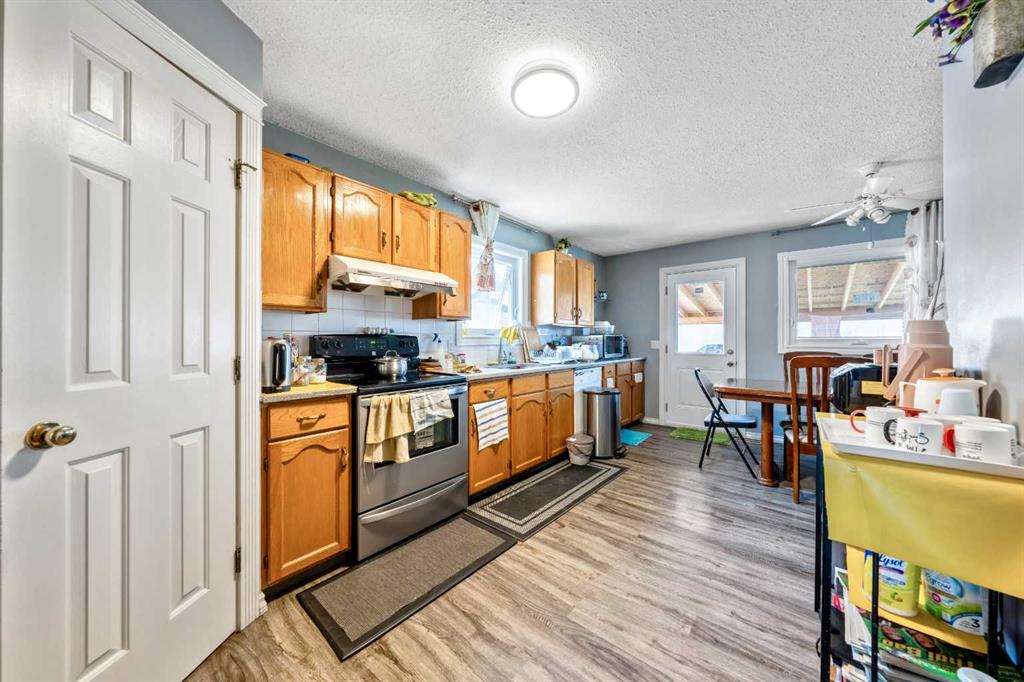 Fifth View of 318 Applewood Drive SE, Applewood Park, Calgary, Alberta, T2A7V5