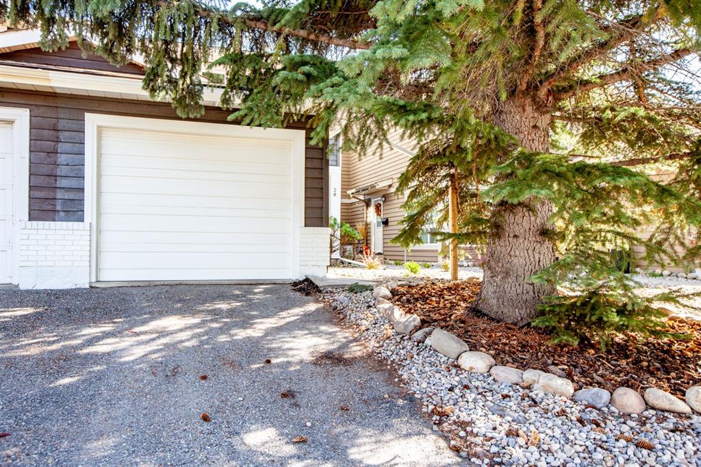 Third View of 28 Midpark Gardens SE, Midnapore, Calgary, Alberta, T2X 1N7